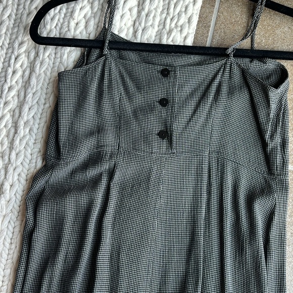Express Sz 1-2 dress, adjustable straps, 3 buttons and slit - Picture 12 of 16